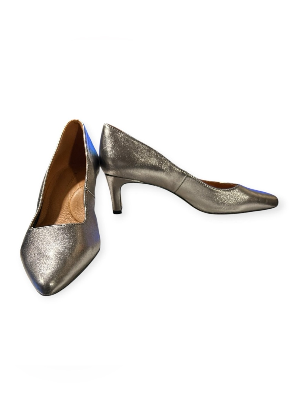 Andre Asso Andre Assous Metallic Pewter Silver Pointed Toe Pumps Size 7.5
